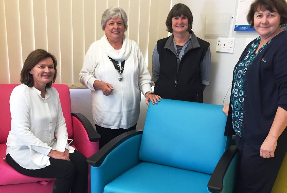 Kindamindi director Jan Carr, OOR chairperson Di Baker, Kindamindi teacher Michelle Penberthy and Inverell Hospital’s Clinical Services Manager Fiona Thompson with two sofa beds for the Children’s Ward.