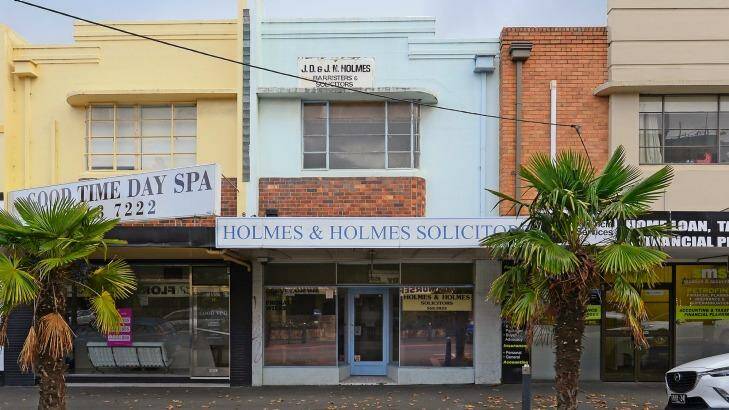 Seven bidders vied for the freehold shop on 13 Station Street, Oakleigh, with about 200 people attending the auction. Photo: David Waring