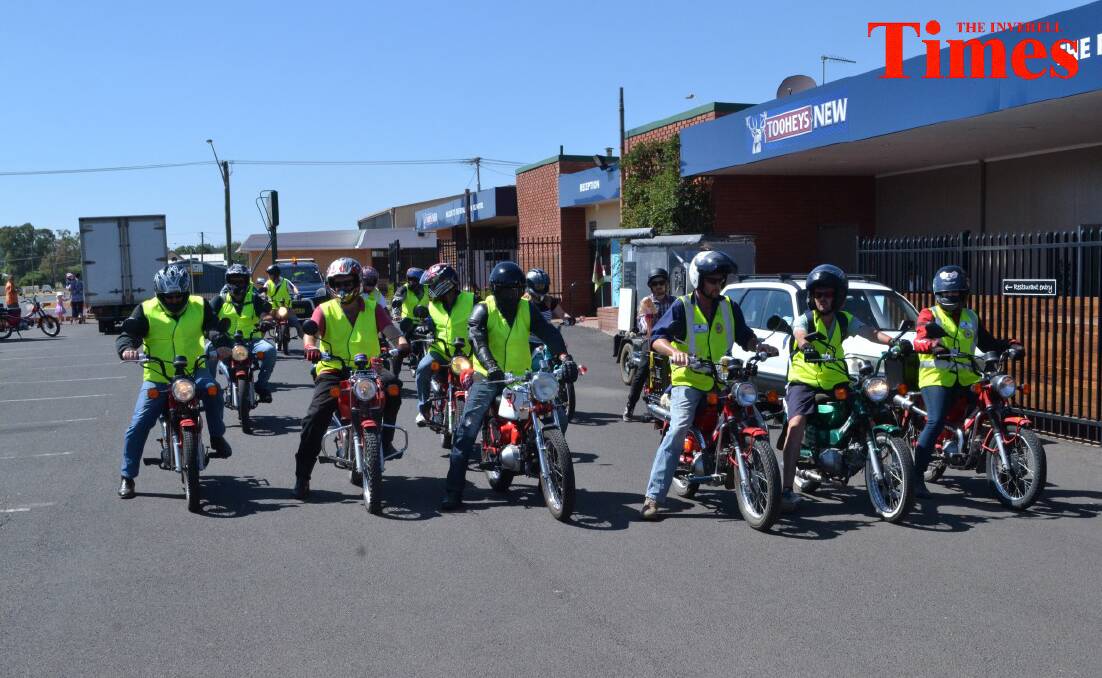 On Saturday the Postie All Stars braved to heat to raise  money for the VRA. The Postie's had lunch in Coolatai, then cooled down at the Graman Hotel.