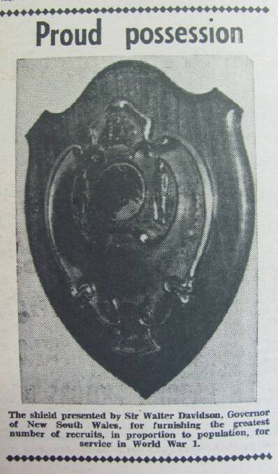 Shield presented to Inverell for greatest number of recruits in proportion to population for service in WW1