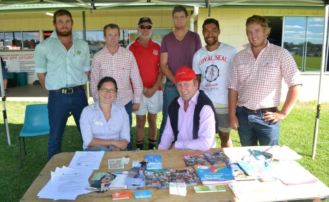 Farmers Help: Chad Makim, Brian Mansfield, Bernard Lynch, Nathaniel Brazel, Sunny Sunshine, Thomas Hoy. Front: Fiona
Livingstone of the Farm Link Programme and the Hon Kevin Humphries, Minister for Mental Health, Healthy Lifestyles and Western NSW. Photos by Harold Konz No 8732