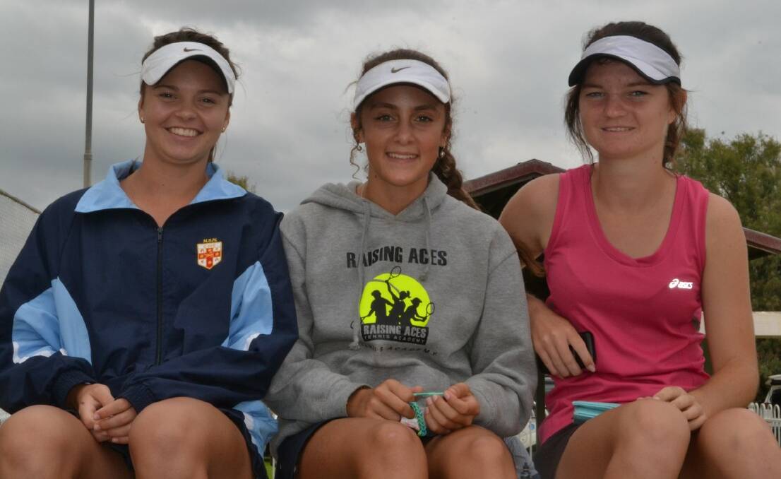 Ashleigh Elward, Maddie Morrissey and Kaitlyn Fraser, at the Junior Tennis. Photo No 8532