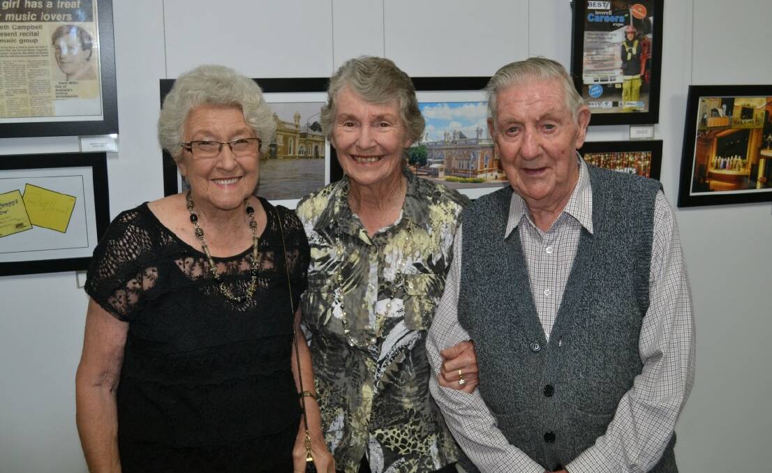 Helen Palmer, Roberta and Jock Buchan. Photo by Harold Konz No 8688