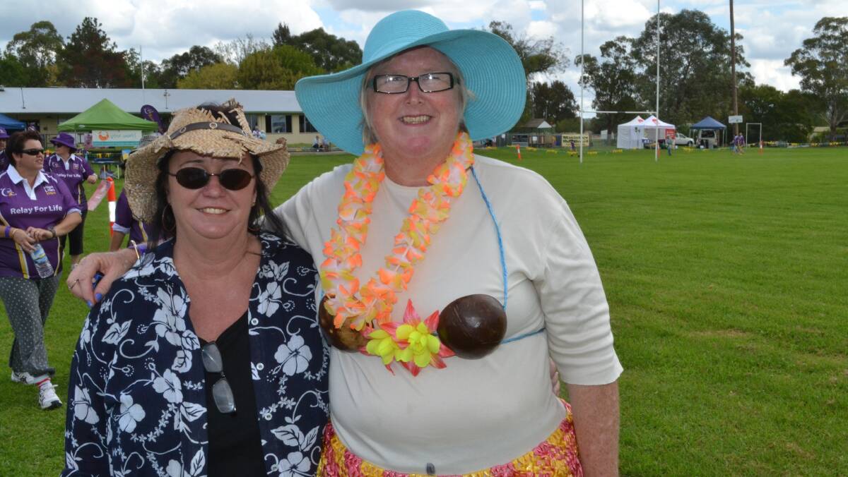 Donna Quinn from Moree and Pamela Holton. Photo No 8631