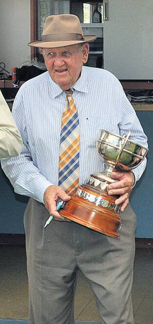 Bede Thomas presented the cup at the 2010 Diggers’ Cup race meeting.