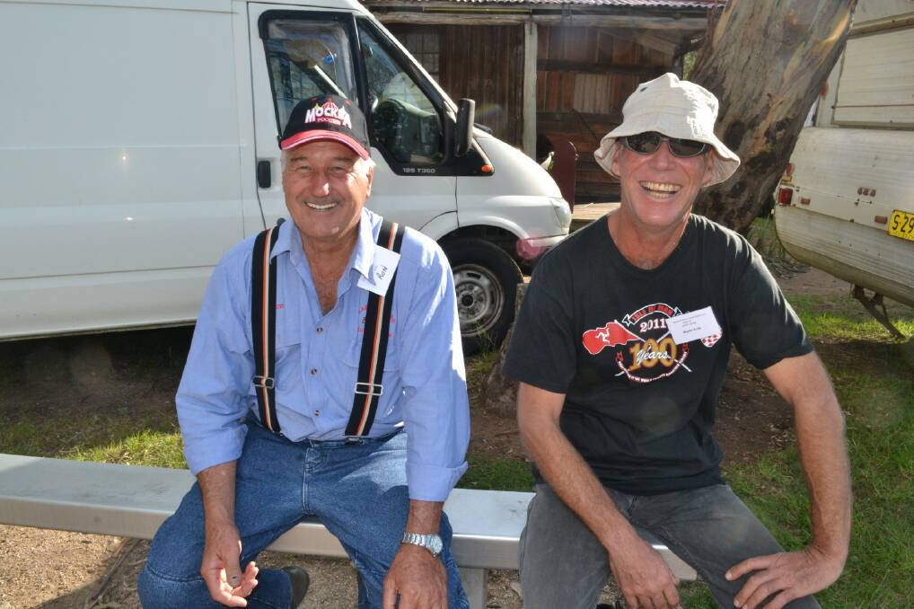 Ron Campsey from Narrabri shared a laugh with Haydn Kelly of Coffs Harbour. DSC_8492