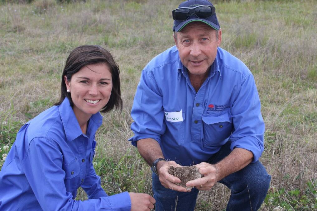 Northern Tablelands Local Land Services pasture agronomists, Georgie Oakes and Jeff Lowien.