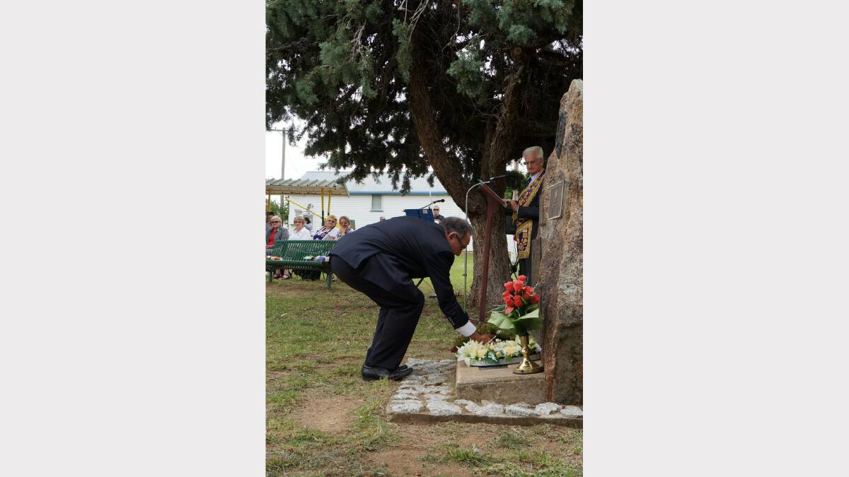 Councillor Anthony Michaels lay a wreath for the Inverell Shire Council. Pic 61