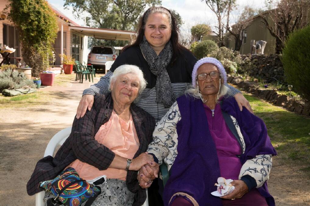 Henry Harrison’s great-granddaughters (seated) Priscilla Harrison from Inglewood and Elizabeth Connors from Inverell and project research co-ordinator Val Williams.