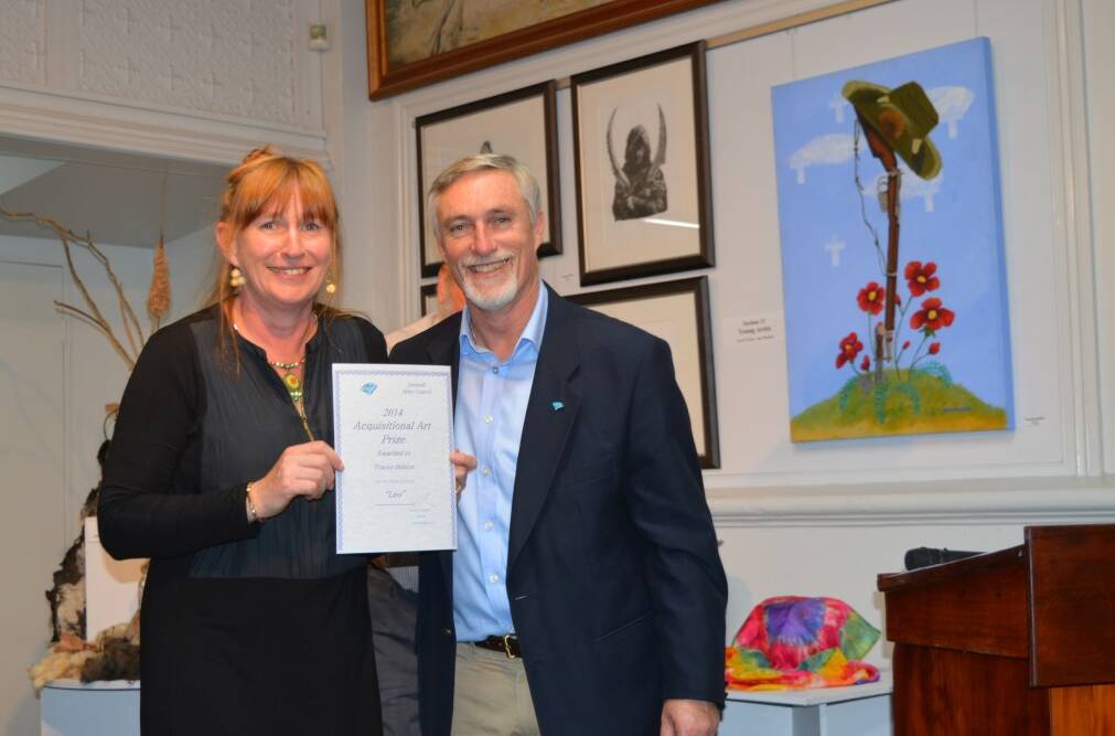 One of the 2014 Inverell Art Society Acquisition Prize winners, Tracey Buxton with award presenter Inverell mayor Paul Harmon.