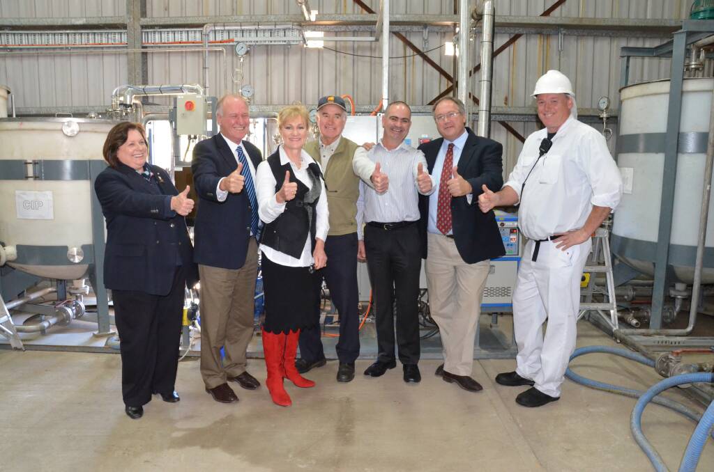 THUMBS UP: Inverell deputy mayor Di Baker, New England MP Tony Windsor, Bindaree general manager Kerri Newton, Bindaree owner John McDonald, project engineer Dave Sneddon, Windsor policy adviser John Clements and Bindaree operations manager Paul Murray during today's visit by Mr Windsor to announce the $23 million grant.