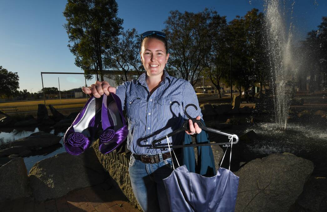 DRESS RELIEF: Breeza's Amy Sewell is doing her bit to help the region's drought-stricken farming families. Photo Gareth Gardner 250718GGE001