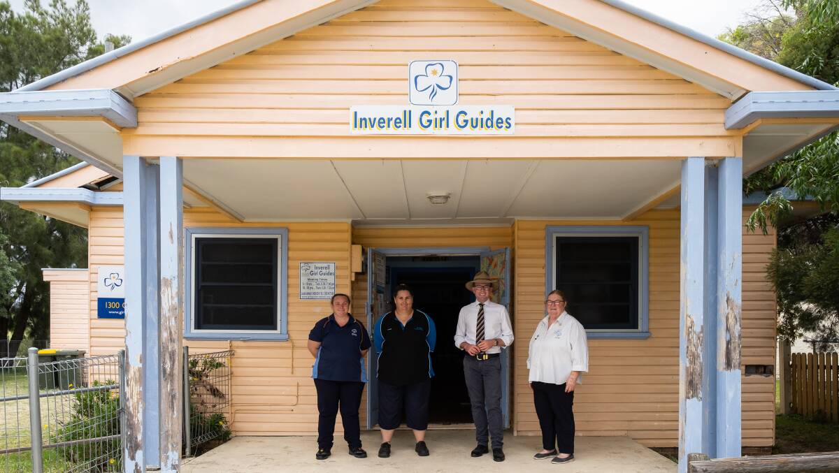 A freshen up on the way for Inverell Girl Guides Hall with Group Leaders Gemima Dixon and Mellissa Goodworth, Northern Tablelands MP Adam Marshall and District Co-ordinator Beth Hamilton.