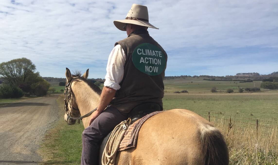Glenn Morris and Hombre south of Glen Innes during their first day on the road.