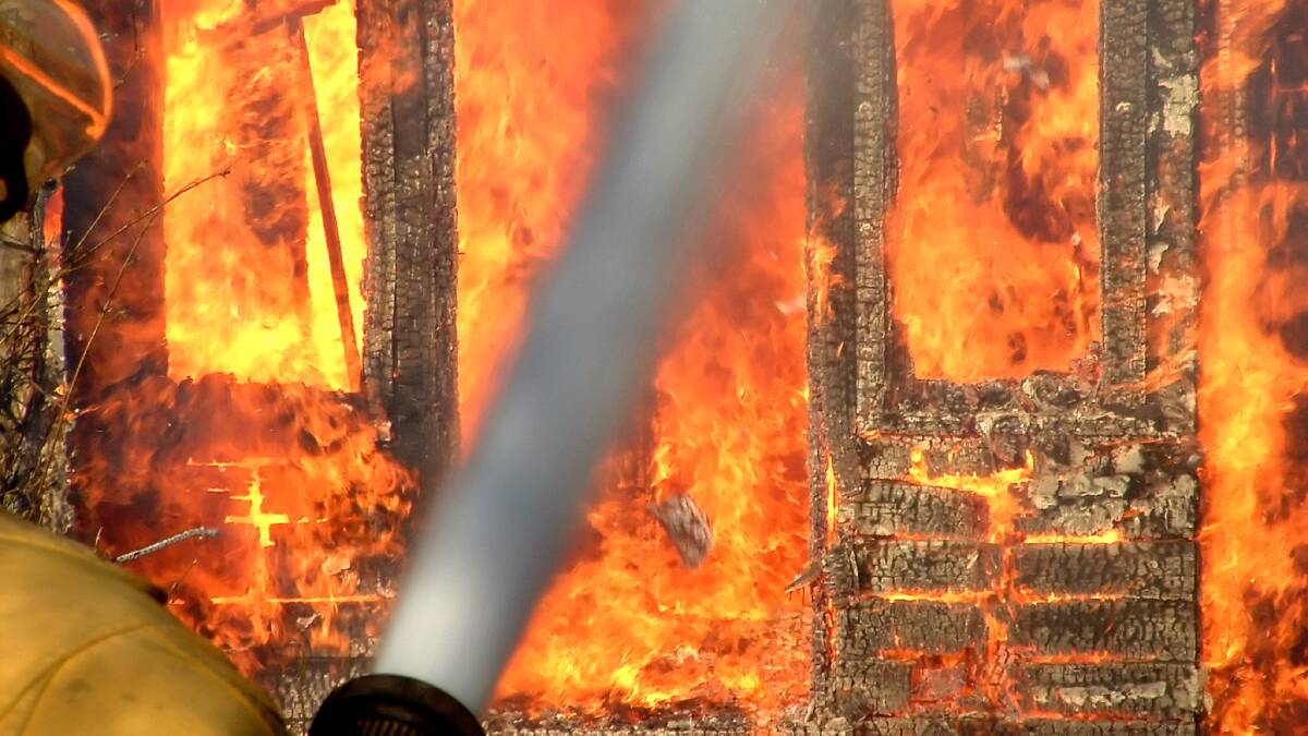 Glenelg fire, west of Bundarra, continuing to challenge firefighters