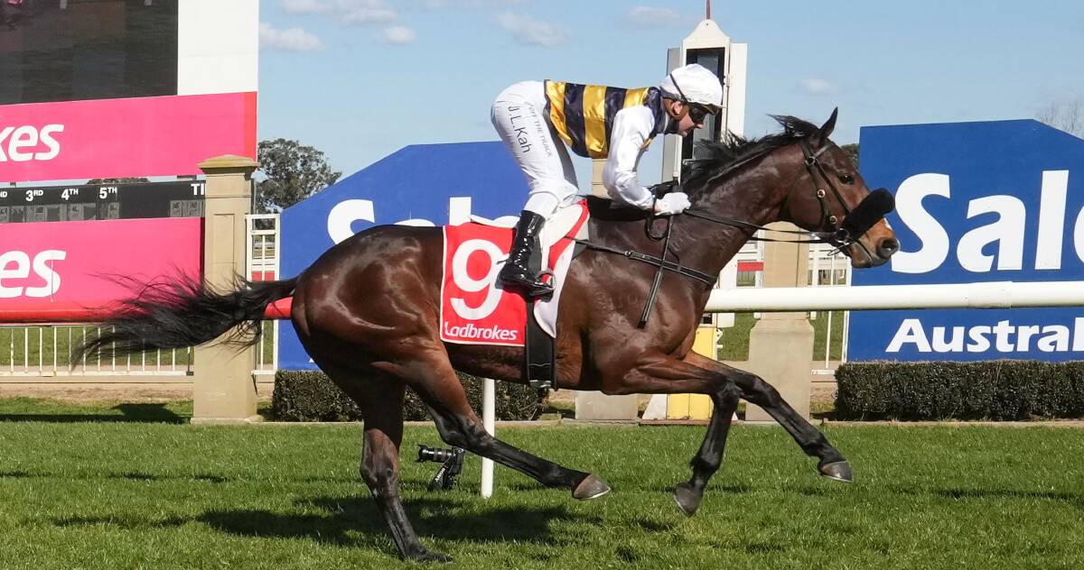 IN FRONT: Inverell wins at Sale. Photo: Scott Barbour - Racing Photos