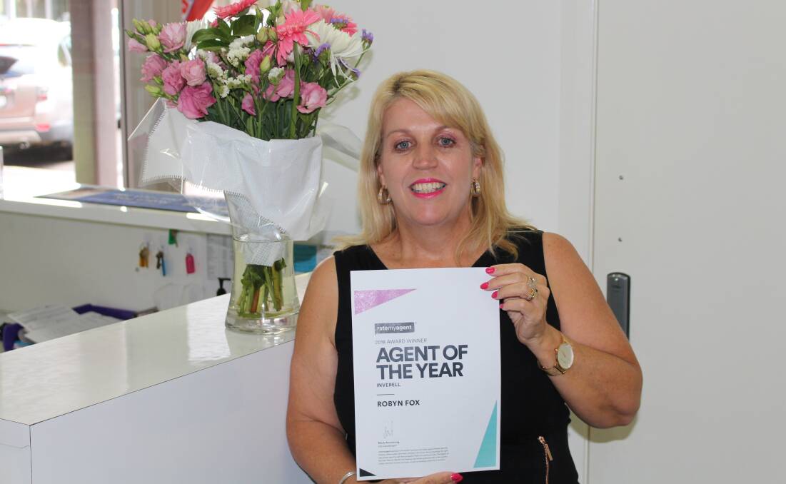 Robyn Fox of First National gets Agent of the Year Award