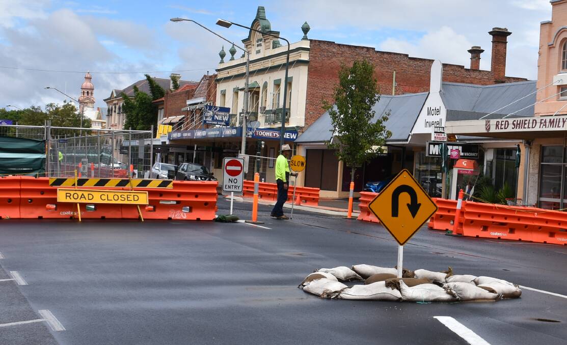 Traffic entering from Byron Street can continue to travel and park up to the pedestrian crossing on Otho Street, while the entire southern lane remains open. 
