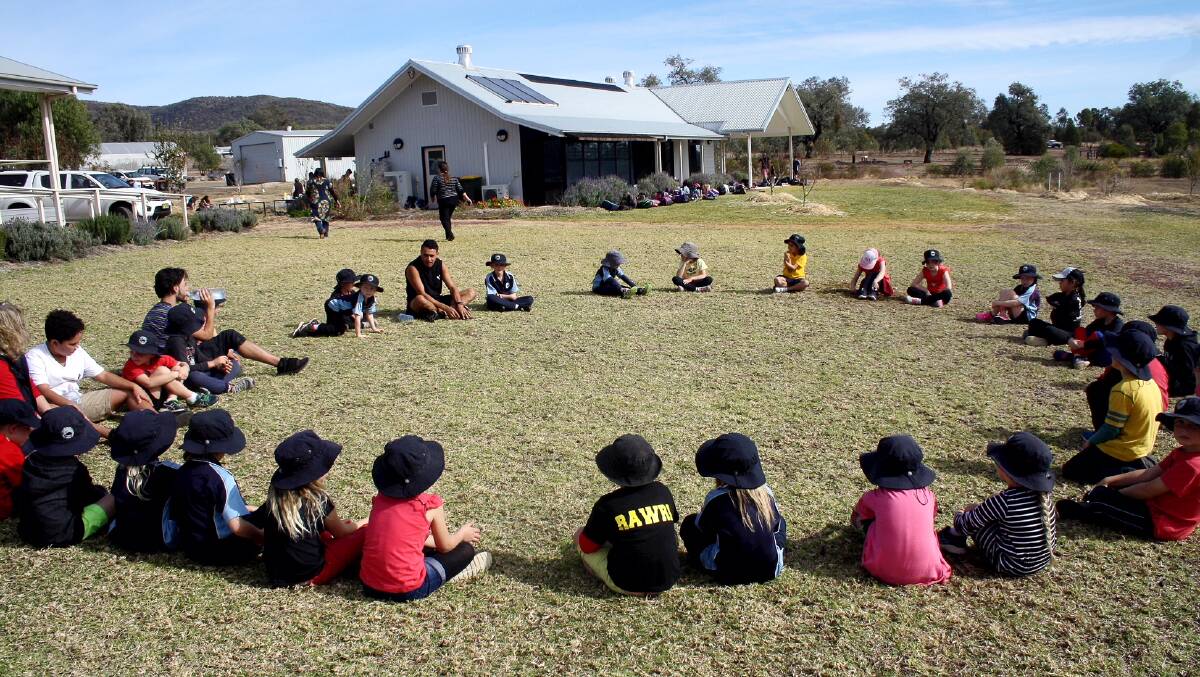 Bingara students go outdoors for NAIDOC classroom culture