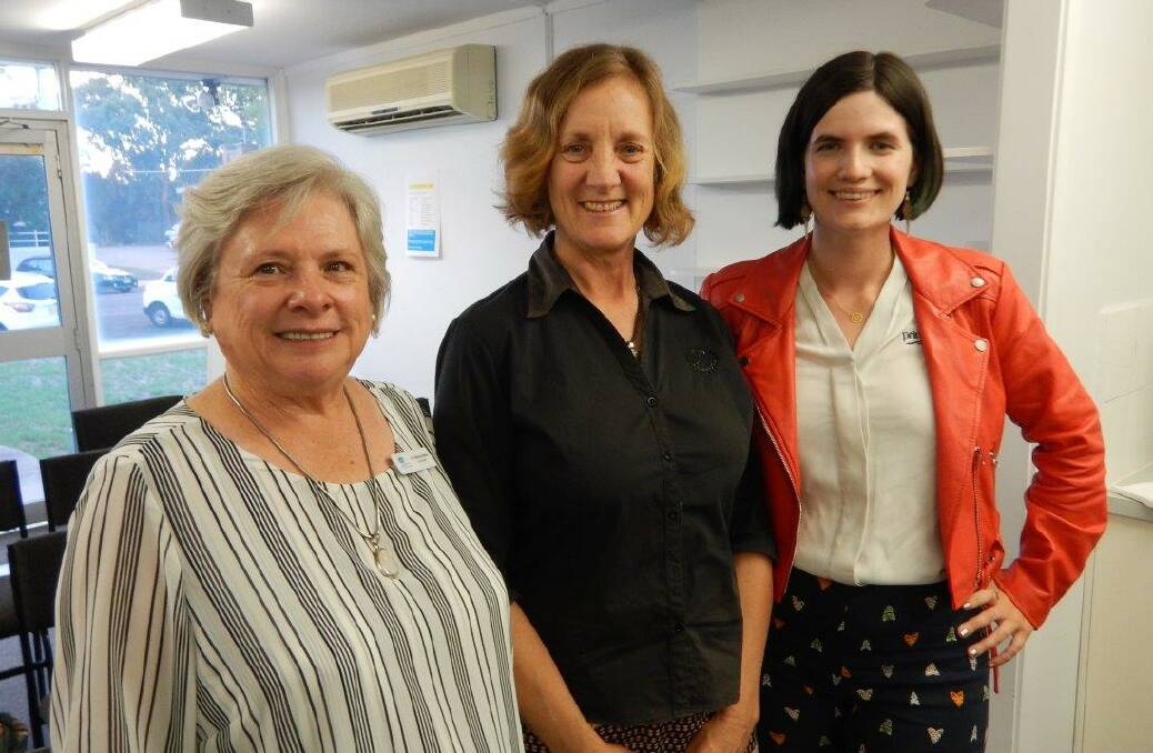 Inverell Shire councillor Di Baker, Kate George (Rotary) and Meg
Hanlon(Youth InSearch).