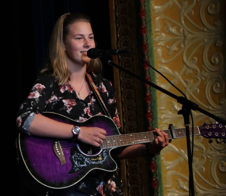 Jordie Cox singing an her own song ‘Father and Daughter’. Photo by Dick Hudson.