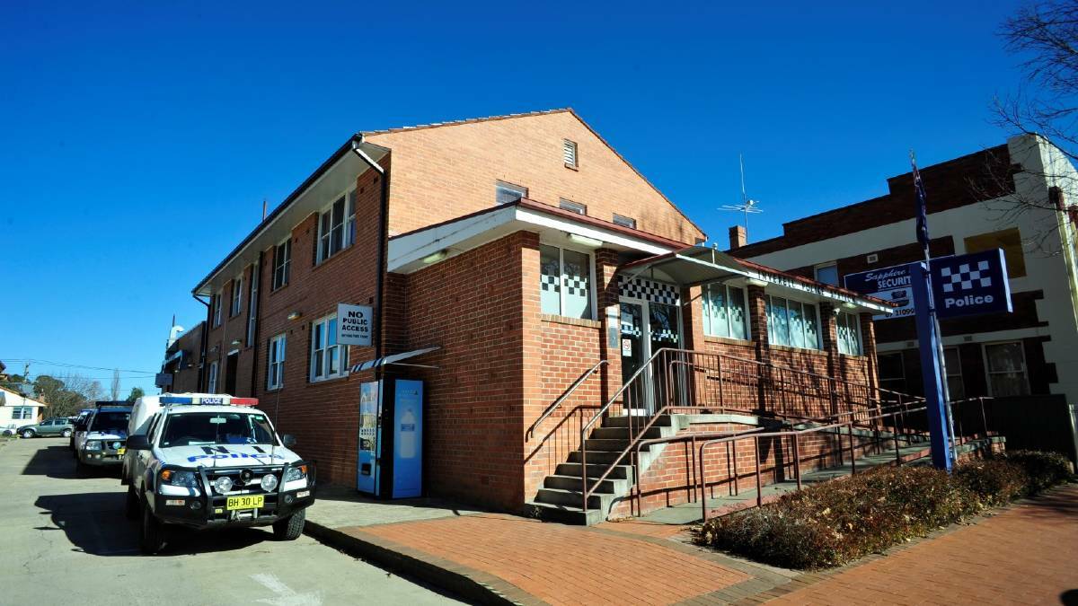 Inverell police seize carving knife while arresting 16-year-old male