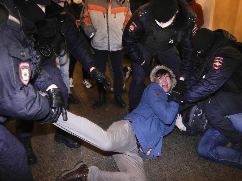 Russian police detained more than 1600 people at anti-war protests, a rights monitor says.