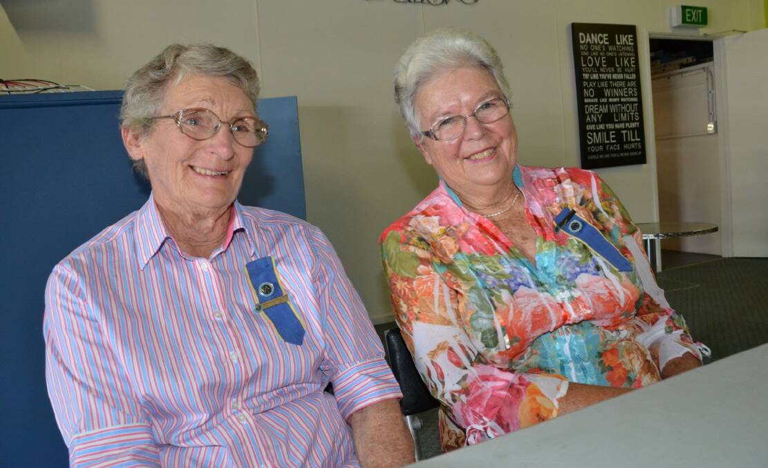 CATCHING UP: Anna Morse and Betty Rainger from Mt Russell. Photo by Renate Moerman No 11