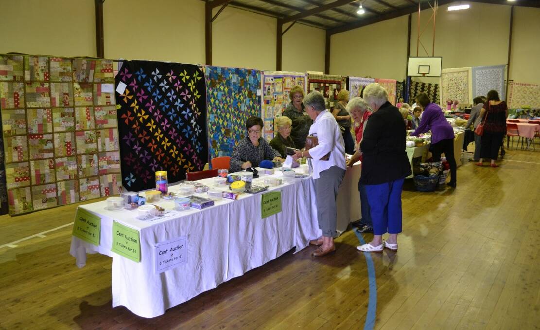 Stalls at the Quilt show. Photo by Harold Konz No 9440