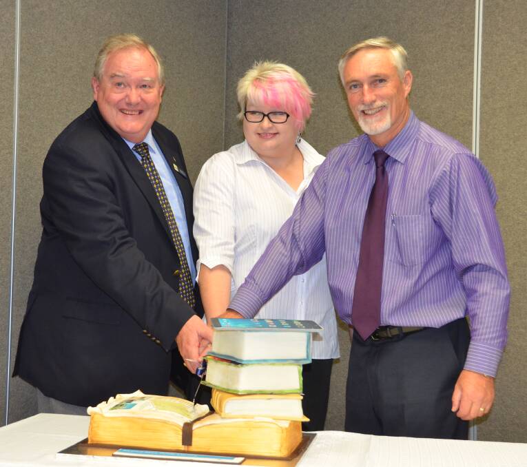 President of NSW Public Libraries Association Graham Smith, library manager Sonya Lange and mayor Paul Harmon cut the cake.