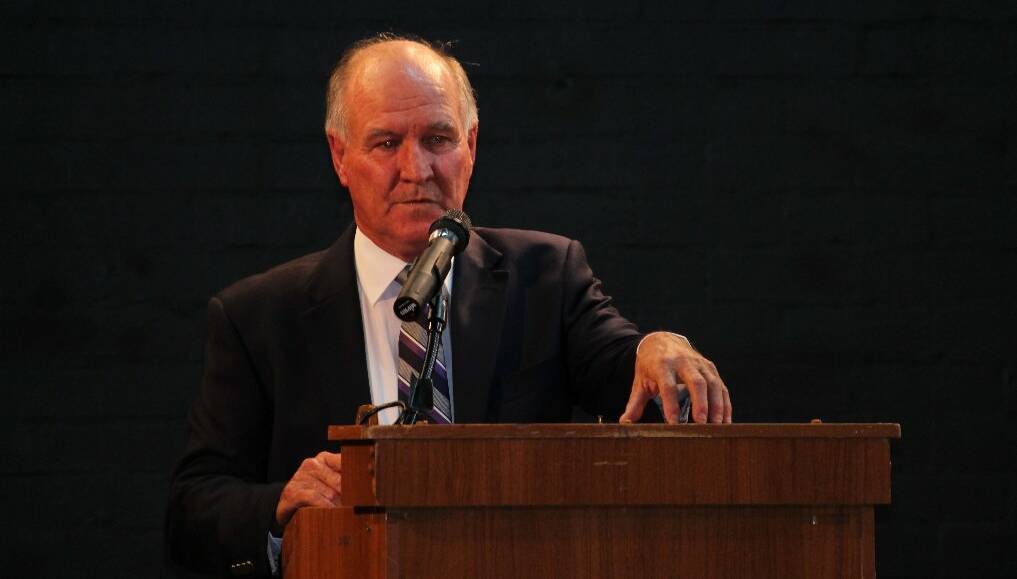 DISCUSSION: Tony Windsor is taking his campaign to the voters with a series of 'Town Hall' meetings.