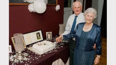 Noel and Eileen cut the cake.